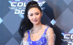 Hwasa Mamamoo Bikin Heboh Pakai Kostum Plastik Transparan di 'M! Countdown'