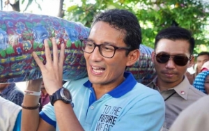 Temui Pendukung Jokowi Saat Jogging di Bojonegoro, Sandiaga: Kita Buat Politik Teletubbies