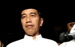 Viral Jokowi Dituding Dapat Bantuan Jawab Debat Lewat Earpiece dan Pulpen