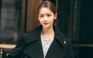 Yoona Tetap Dipuji Cantik Meski Kelihatan Lelah dan Rambut Berantakan