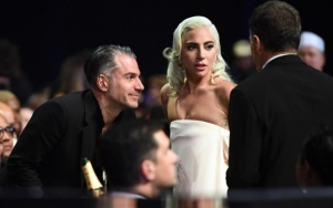 Mantan Tunangan Lady Gaga Kedapatan Jalan Bareng Wanita Lain Sebelum Putus