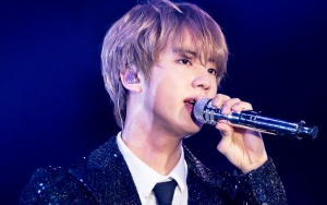 Jin Tak Sengaja Umbar Abs Saat Perform 'Airplane Pt. 2' di Konser BTS Jepang