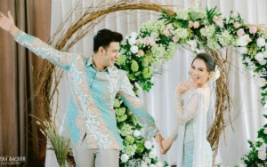Pergoki Ammar Zoni Serius Baca Buku Ini Sebagai Persiapan Menikah, Irish Bella Beri Reaksi Malu-Malu