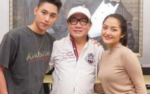 Foto Siti Badriah Fitting Baju Untuk Pernikahan