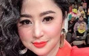 Ayahnya Sakit, Dewi Persik Sindir Ada Rentenir Di Keluarga