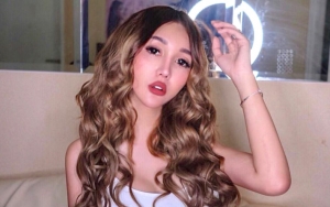 Lucinta Luna Umbar Belahan Dada di Foto Ini, Bayangan Seram Bikin Salah Fokus