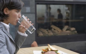 Minum Air Putih Sebelum Makan