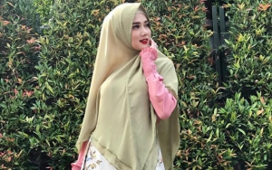 Mulan-Syahrini Dibully Queen dan Princess Pelakor, 'Reaksi' Maia Senyum Bahagia Pamer Suami Tampan
