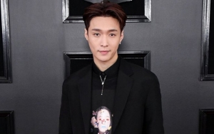 Lay Pose Bareng 'Kembaran' Patung Lilin Ketiga di Museum Madame Tussaud HK, Siapa Lebih Ganteng?