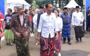 Jokowi Buat Wacana Kebijakan Hari Bersarung Jika Terpilih Lagi Di Pilpres 2019