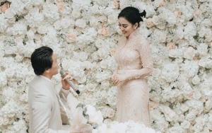 Foto Lamaran Romantis Syahrini Kembali Beredar, Tinggi Badan Reino Barack Malah Disindir