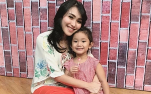  Ajak Anak Main Congklak, Ayu Ting Ting Tuai Pujian Bikin Rindu Masa Lalu