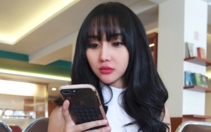  Lucinta Luna 'Halu' Ngaku Titisan Putri Duyung, Aksi Guling-guling Nyemplung Kolam Bikin Ngakak