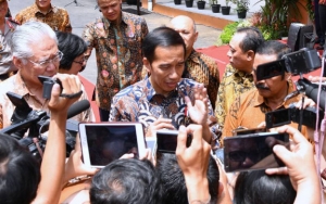 Jokowi Resmikan Tol Terpanjang di Indonesia Meski Banjir Madiun Tuai Polemik