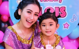  Gara-gara Pose Selfie 'Aneh', Anak Ayu Ting Ting Disebut Punya Bakat Jadi Pelawak