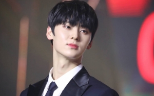 Hwang Minhyun Bikin Fans Menggila Usai Pose Super Seksi di Pemotretan Majalah