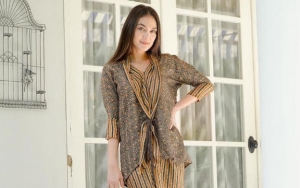 Luna Maya Tunjukan Wajah Berbinar dan Gaya Berkelas Saat Minum Bareng Teman Turki