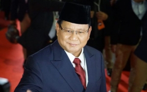 Aksi Buka Bajunya Viral, Prabowo Jawab Netizen yang Tanya 'Apa Tak Takut Masuk Angin Pak?' 