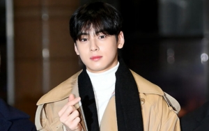 Cha Eunwoo Pakai Masker Bikin Netter Kaget, Kenapa?