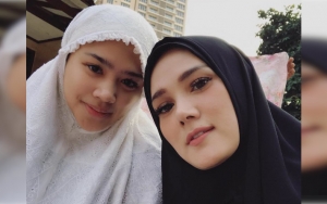  Mulan Jameela Nyalon Wakil Rakyat Dimaki Tak Tahu Diri, Gaya Putri Sulung Makan Malam Jadi Sorotan