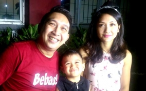 Augie Fantinus Akhirnya Resmi Bebas, Langsung Terisak Peluk Anak dan Istri