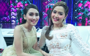 Ucapkan Selamat Ultah ke Vega Darwanti, Gaya Centil Ayu Ting Ting Dicibir Kayak Cabe-cabean