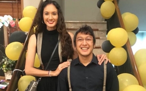 Eksplor Raja Ampat, Aksi Kecup Bibir Dimas Anggara dan Nadine di Pulau Cinta Banjir Komentar