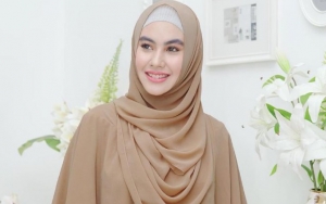 Penampilan Kartika Putri Lenggak-Lenggok Di Catwalk Banjir Pujian, Ngaku Sudah Dapat Izin Suami