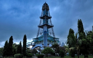Menara Keagungan Limboto di Gorontalo yang Mirip Menara Eiffel