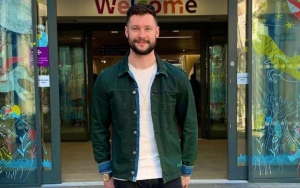 Kocaknya Calum Scott Kaget Lihat Parkiran Motor di Indonesia