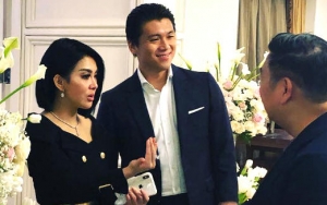 Syahrini Nyosor 'Ngemis' Ciuman, Reino Senyum Kaku Ilfeel Punya Istri Alay?