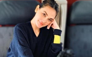 Syahrini Dibully Kampungan Pamer Video Bersin, Luna Maya Cantik Alami Saat Mangap Makan Salju