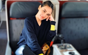  Rambut Dikepang Bak Anak SD, Luna Maya Cantik Semringah Nyanyi Lagu Cinta Isyaratkan Kasmaran?