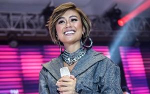 Agnes Monica Nangis di Atas Panggung, Gara-Gara Wijaya Saputra Dekati Gisella Anastasia?