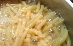Kekurangan Air saat Merebus Pasta