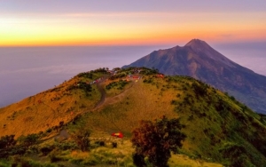 Gunung Merbabu Memiliki Matahari Terbit yang Indah