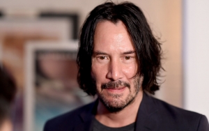 Bak Superhero, Keanu Reeves Sibuk Bantu Penumpang Lain Saat Pesawatnya Mendarat Darurat