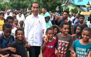  Jokowi Dihadang Hingga 6 Kali di Sorong: Negara Mana Ada Presiden Lewat Dicegat Kayak Gini?