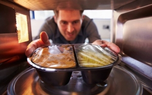 Makanan yang Dihangatkan di Microwave Berbahaya untuk Kesehatan