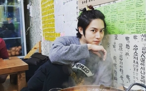 'Kecantikan' Kim Heechul dengan Rambut Panjang Ikal Bikin Cewek Iri 