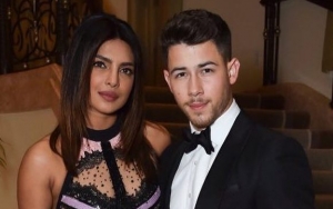 Kocaknya Priyanka Chopra Saat Pungut Bra yang Dilemparkan Penggemar pada Nick Jonas
