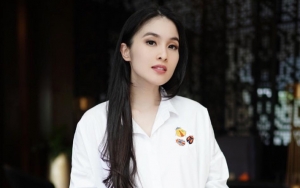  Sandra Dewi Centil 'Goda' Netter Dengan Senyuman Super Manis, Kecantikan Alami Dipuji Habis-habisan