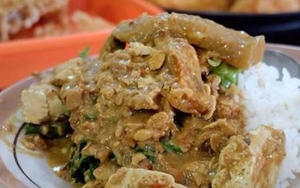Nasi Pecel dan Sambel Tumpang Bu Kis dengan Menu Khas