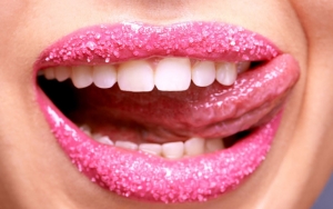 8 Rekomendasi Produk Lip Scrub Lokal dan Korea yang Mampu Bikin Bibir Merah Alami, Murah Kok!