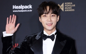 Roy Kim Ditertawakan Usai Ketahuan Balik ke Korea Subuh Demi Hindari Wartawan