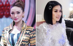 Zaskia Pakai Sandal Jepit 'Mahal', Syahrini Dicibir 'Artis Kampung' Saat Pamer Sedekah ke Anak Yatim