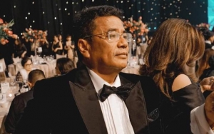 Hotman Paris Hutapea Nangis Saat Terima Hadiah Kerupuk dan Kacang Meski Tajir Melintir
