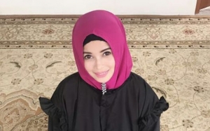 Kecantikan Jihan Fahira Saat Kampanye Dalam Cuaca Panas Tuai Kekaguman
