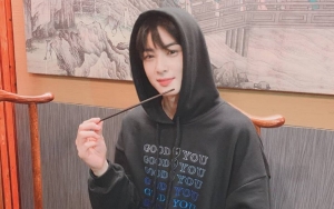 Cha Eunwoo Dandan Rapi Pakai Setelan Jas, Lucunya Fans Ngantri Minta Dinikahin