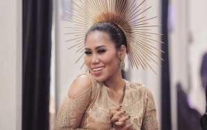 Evi Masamba Pajang Foto Nikahan Usai Heboh Isu Cerai, Malah Disindir Bak ABG Labil 